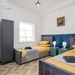 Entire 2 Bed Flat Plaistow,Canning Town Prime Location In London